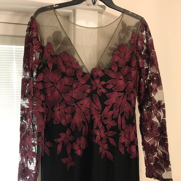 Tadashi Shoji
Cap Sleeve Lace Gown - Picture 2 of 8